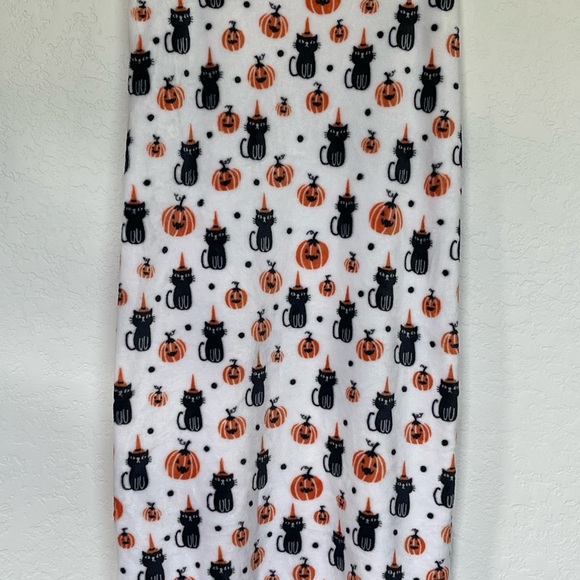 Halloween Cat and Pumpkin Throw or Baby Blanket - Picture 6 of 7